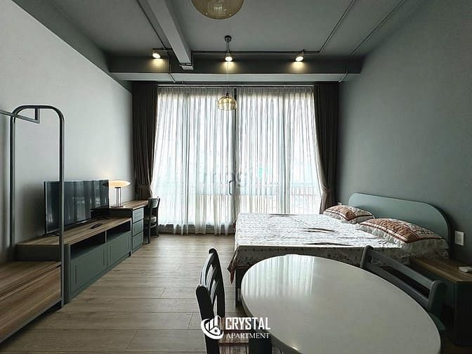 Studio Apartment with Balcony at Âu Cơ - Trần Tấn