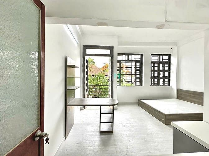 Private Room with Balcony near Multiple Transit Routes