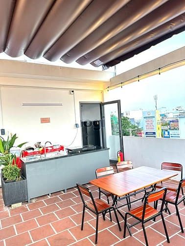 Modern Dormitory with Shared Kitchen and Rooftop