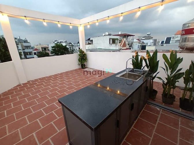 Modern Dormitory with Shared Kitchen and Rooftop