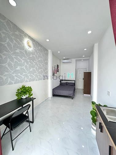 Modern Studio with Balcony Near Gia Dinh Park