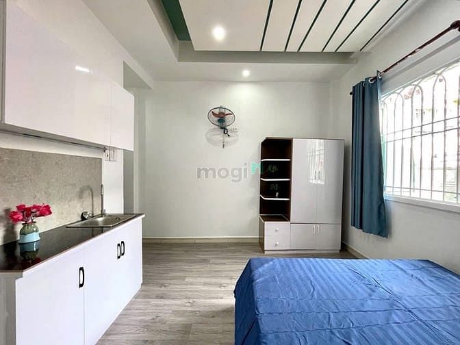 Modern Studio Near Economics University with Separate Kitchen