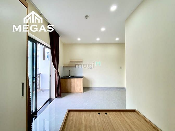 Fully Furnished Studio Apartment with Balcony near Mai Chí Thọ