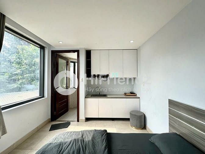 Compact Studio Apartment in Central Location near Landmark 81