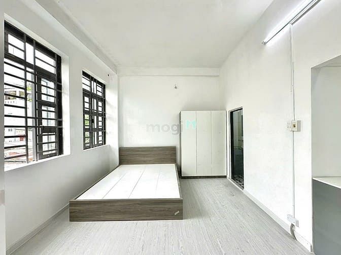 Private Room with Balcony near Multiple Transit Routes