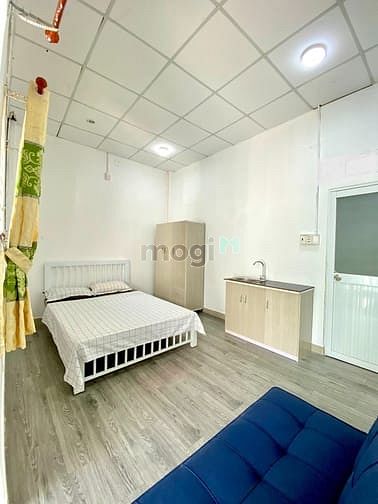 Modern Studio Near Vincom with Balcony and AC