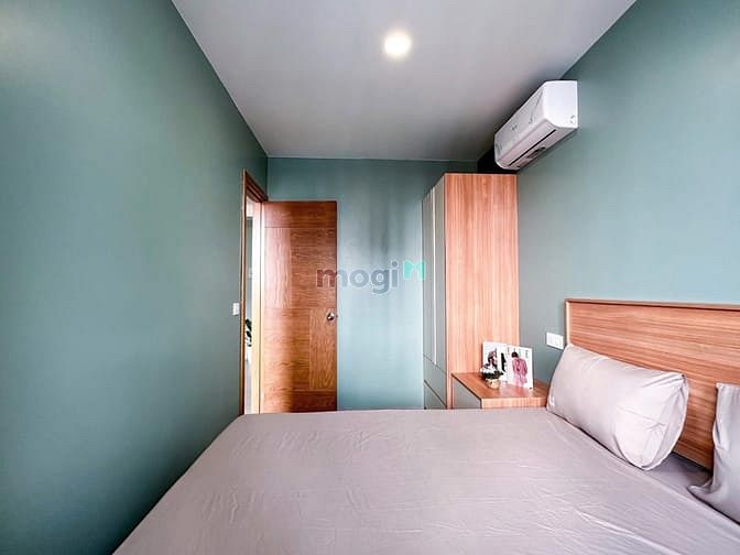 2 Bedroom Apartment with Balcony and Separate Kitchen
