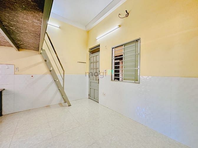 25m² Loft-Style Room with High Ceiling and Fingerprint Access