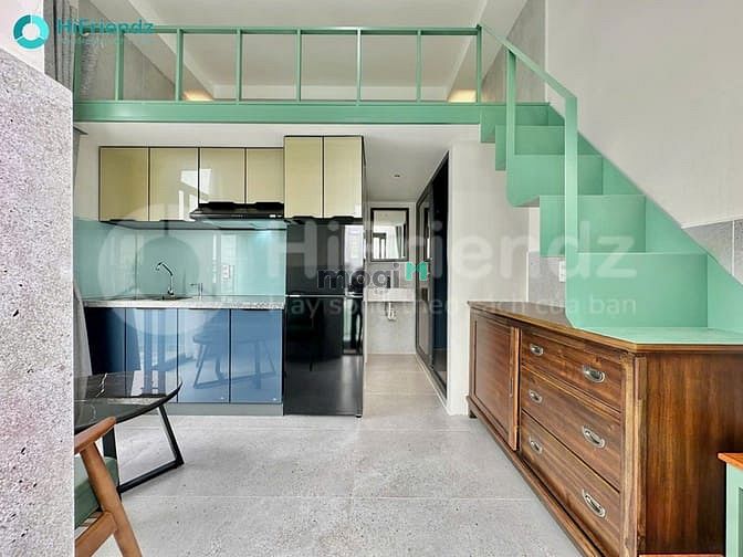 Modern Loft-Style Apartment with Green Accents near District 7 Amenities