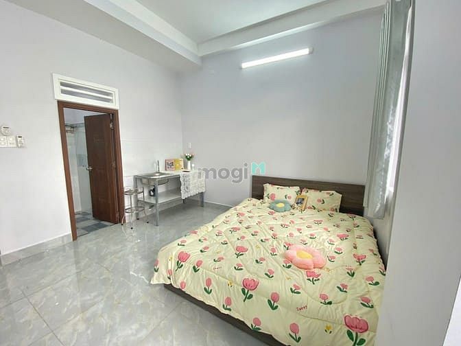 Studio Apartment with Balcony and Full Furnishings in Tân Sơn Nhì