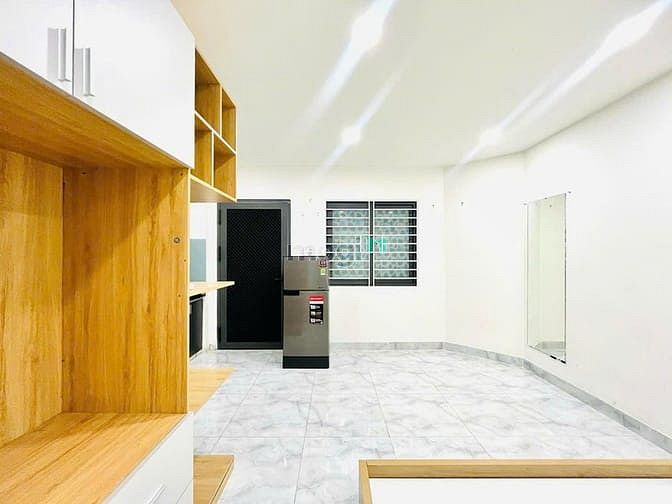 Fully Furnished Balcony Room Near Song Hanh - Truong Chinh