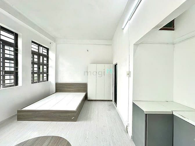 Private Room with Balcony near Multiple Transit Routes