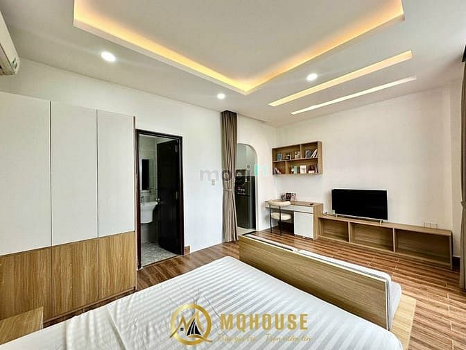 Modern Studio Apartment with Balcony in District 7