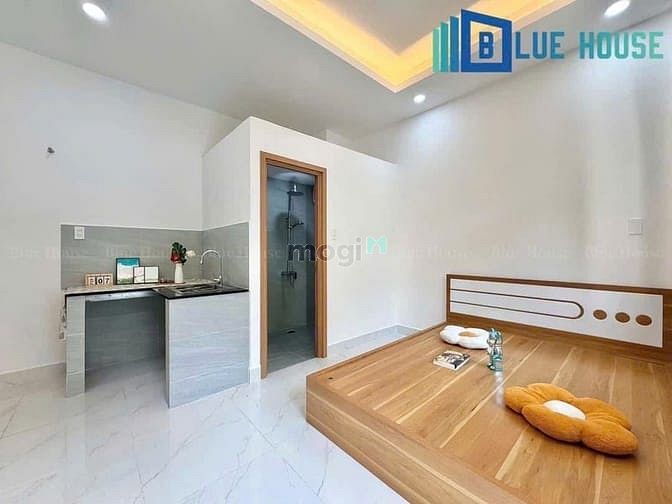 Modern Studio with Balcony near University