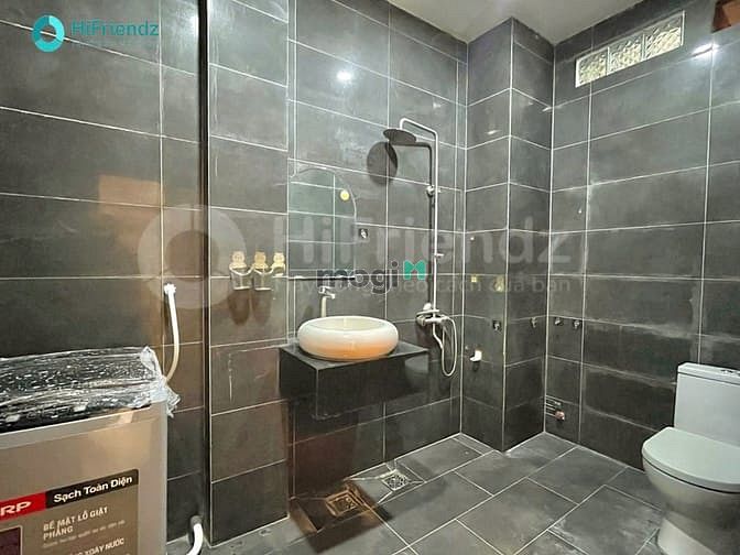 Modern Compact Studio Apartment with Full Amenities