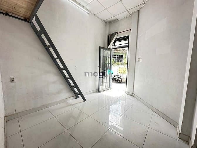 Modern Loft Room with Mezzanine Near Markets