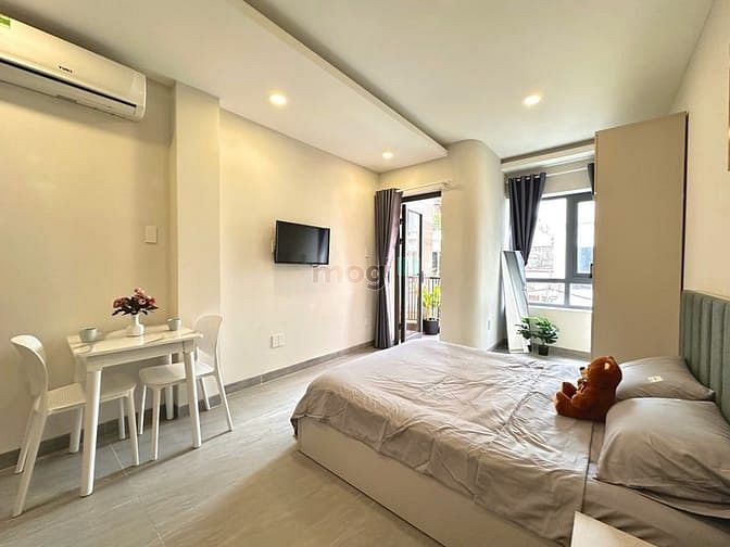 Phan Xich Long тамақ көшесінің жанындағы балконды 35м² студиялық пәтер