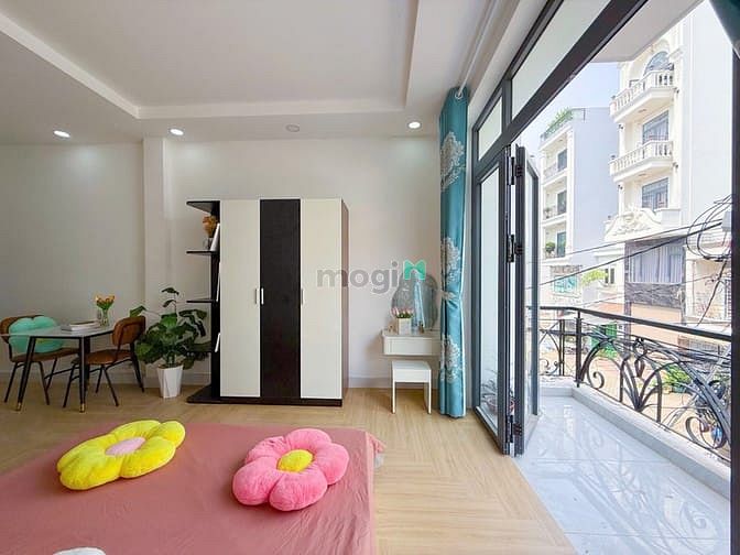 Modern Studio Apartment with Balcony in District 7