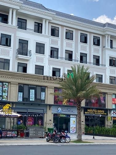 Commercial Shophouse at Broadway in Vinhomes Grand Park