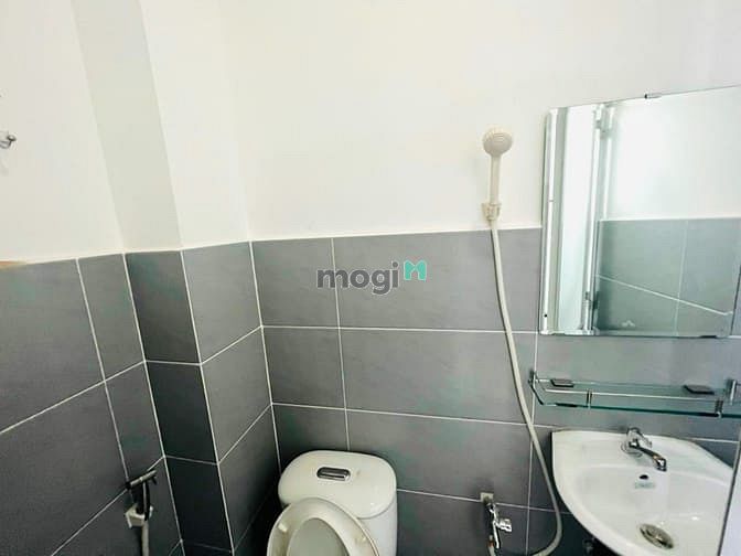 Spacious Room near Hoang Hoa Tam Market with Full Amenities