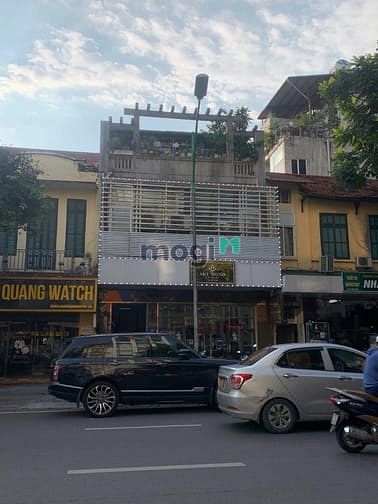 Historic Old Quarter Corner Property - Perfect for Business