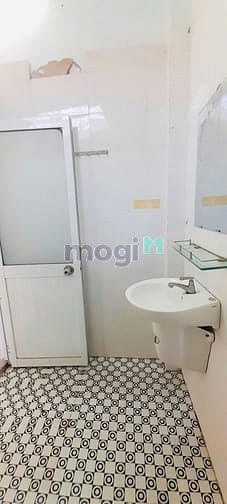 Spacious Room near Phan Xich Long, Convenient Location