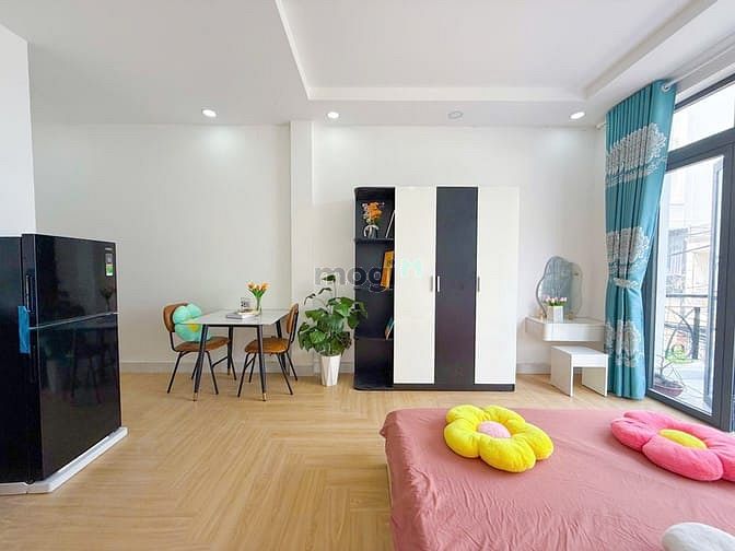 Modern Studio Apartment with Balcony in District 7