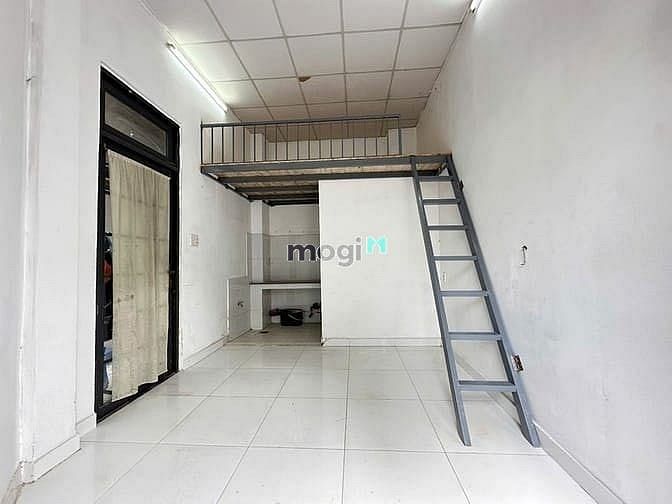Modern Loft Room with Mezzanine Near Markets