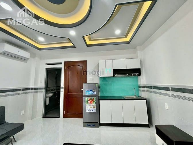 Modern Studio with Designer Ceiling and Full Amenities