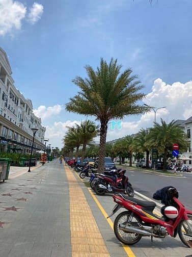 Commercial Shophouse at Broadway in Vinhomes Grand Park