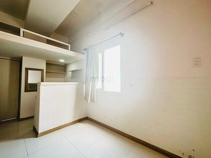 Spacious 25m² Room with High Loft, Air Conditioning, Elevator - 24/7 Security
