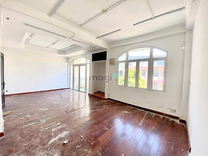 Renovated Apartment Near BigC with Balcony