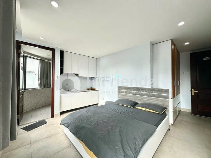 Compact Studio Apartment in Central Location near Landmark 81