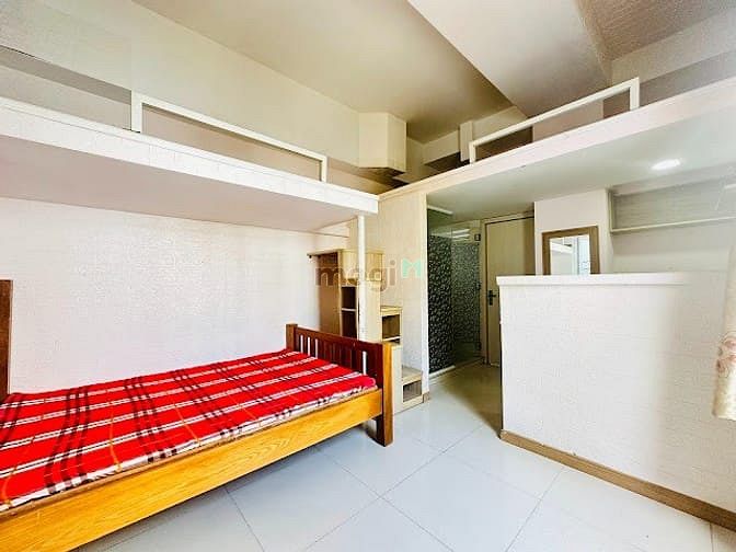 Spacious 25m² Room with High Loft, Air Conditioning, Elevator - 24/7 Security