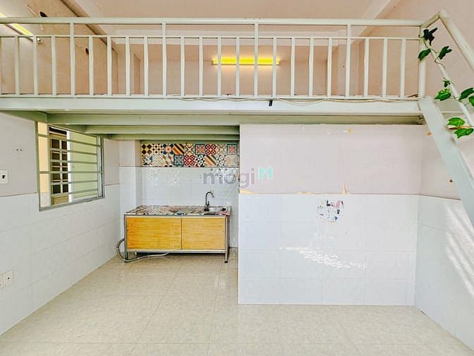 Spacious Loft-Style Room with High Ceiling and Modern Amenities