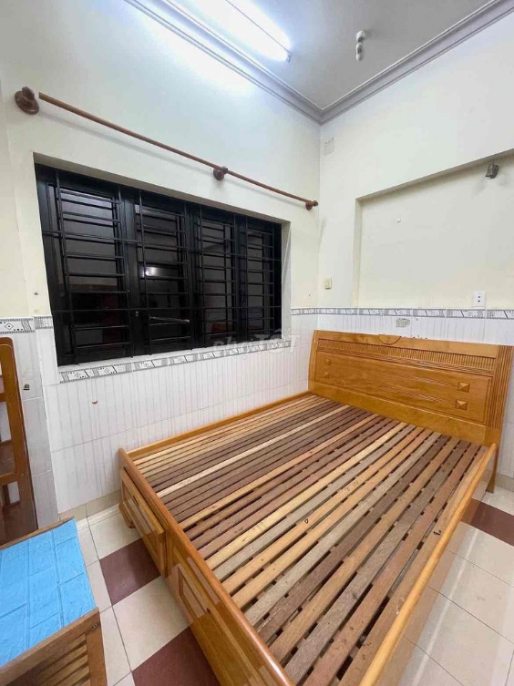 1 Room Available in Secure Location near Hang Xanh Intersection