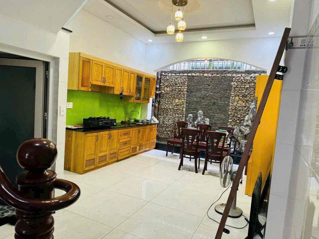 Modern 4-Bedroom Townhouse Near Electrical College