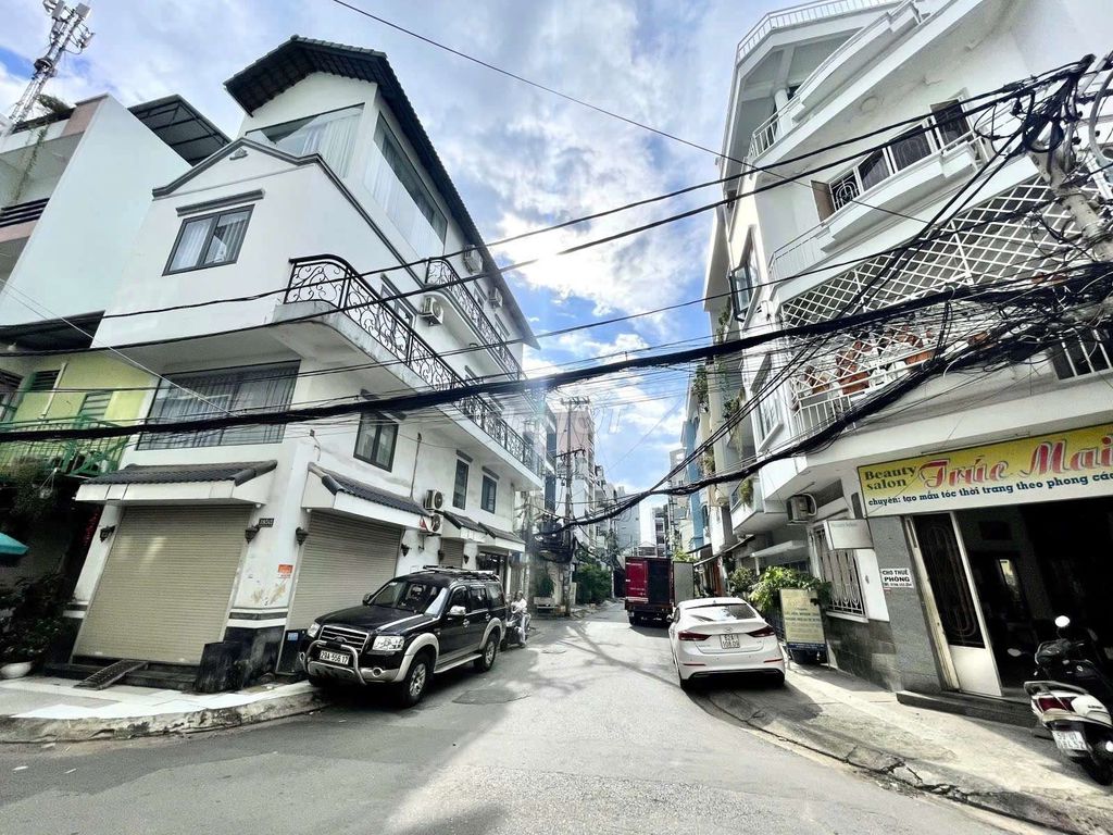 Spacious Commercial House on Duong Ba Trac