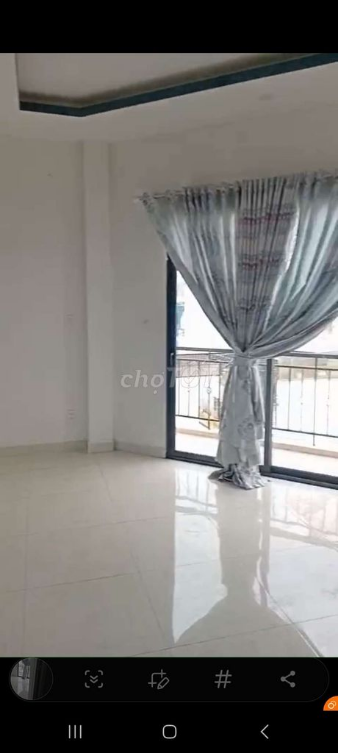 Spacious 4-Bedroom House with Multiple Floors