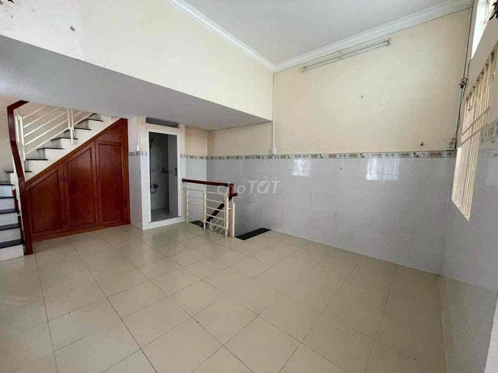 Modern Townhouse with Business Location in District 4