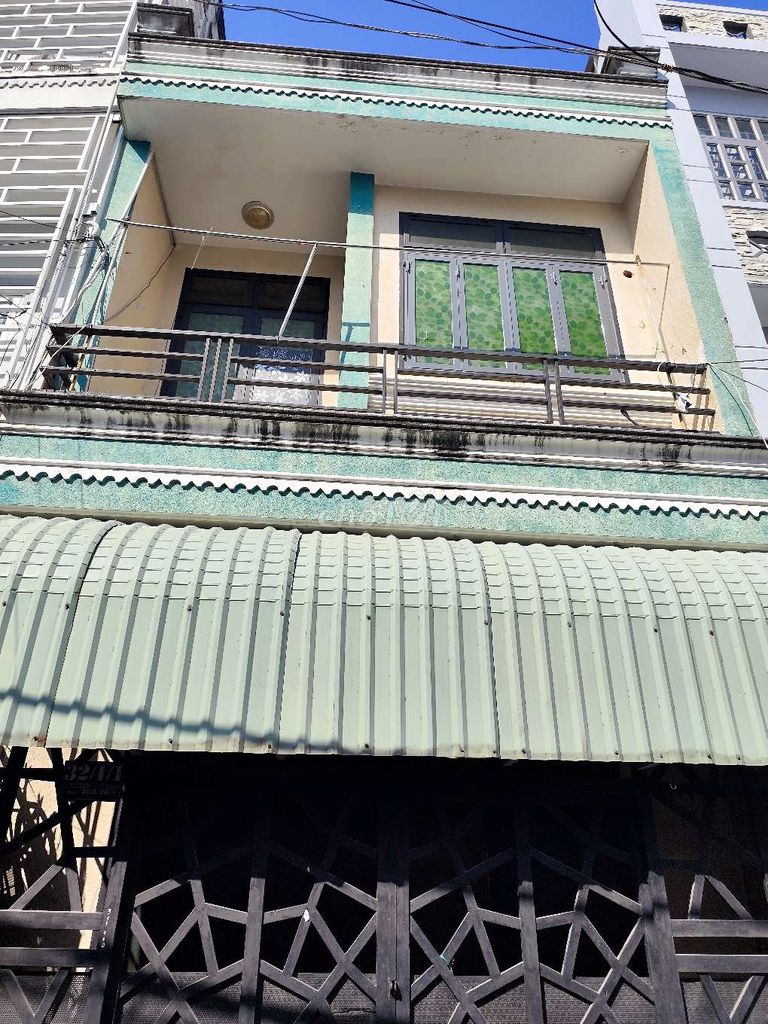 Modern 2-Bedroom House with Parking in District 12