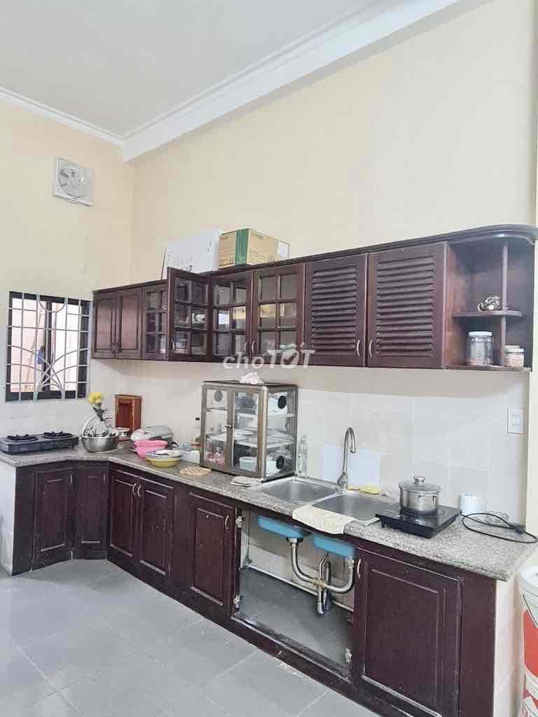 Large 4-Story House with 7 Bedrooms Near Parcmall