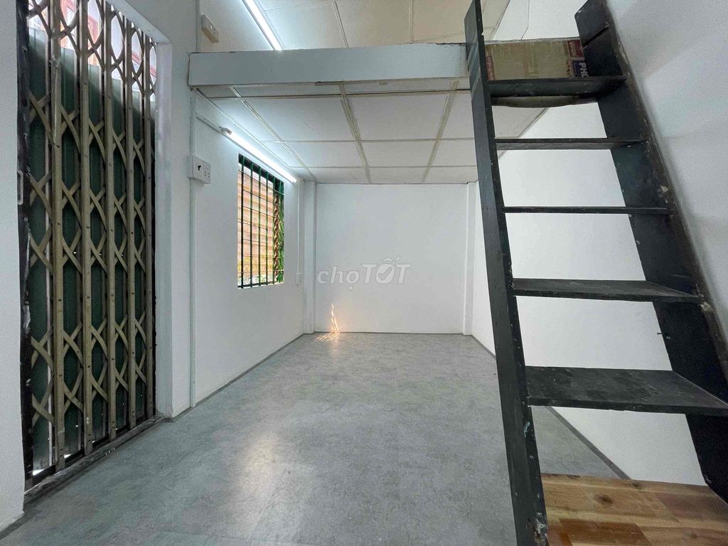 Modern Two-Level House Near Le Thi Rieng Park