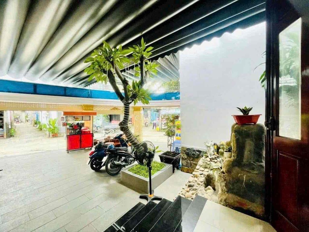 Spacious Commercial House Near Nguyen Duy Trinh