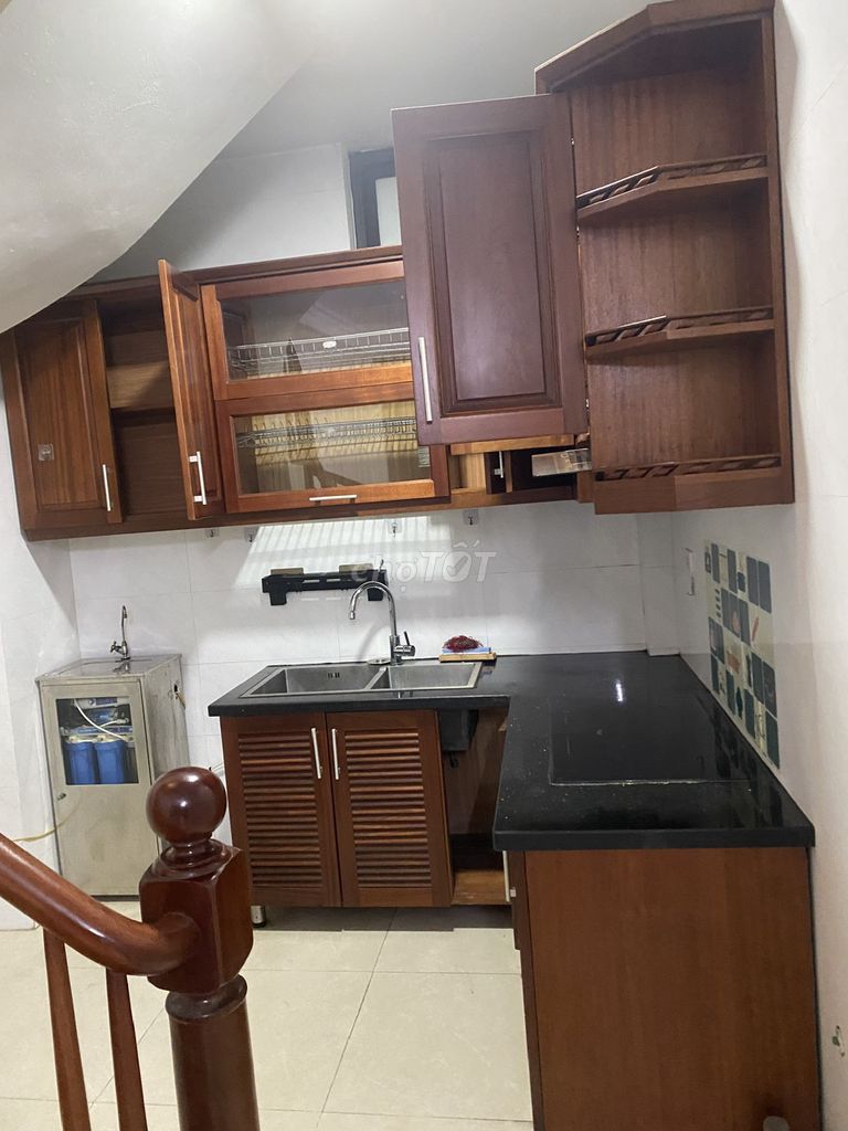 5-Floor Townhouse Near Nga Tu So