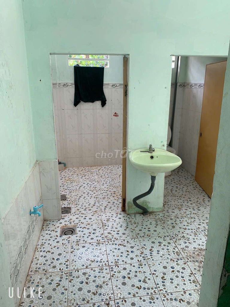 Spacious House with Garage for Business or Living