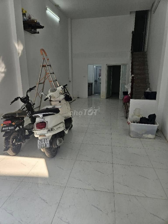 Business Rental Property with Parking in Thanh Xuan District