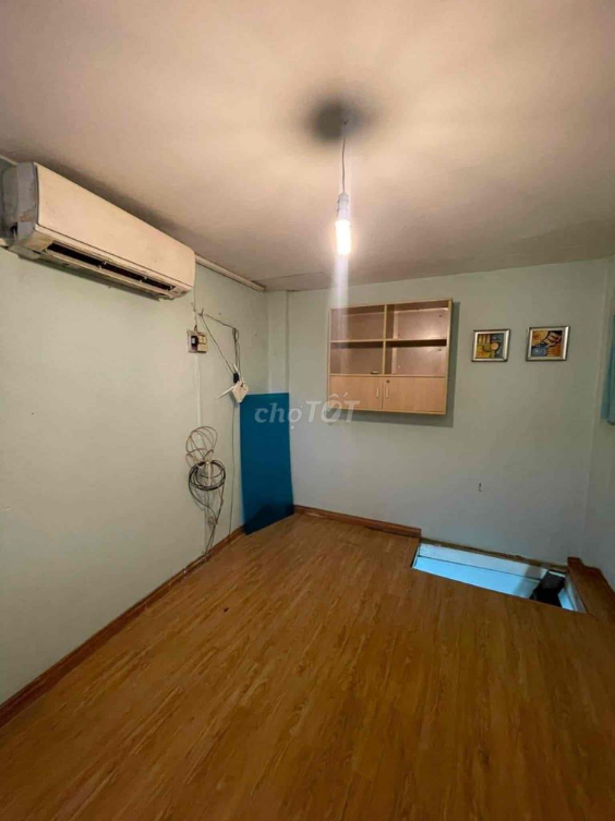 Compact Studio Near University with Convenient Location