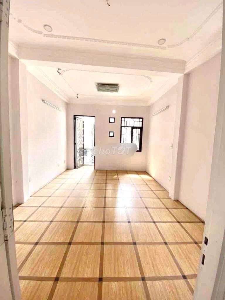 Spacious 5BR Townhouse with Commercial Potential