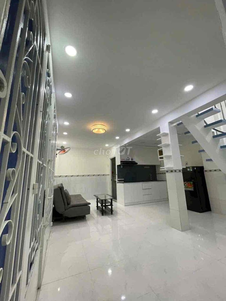 Corner House with 2 Bedrooms in District 6